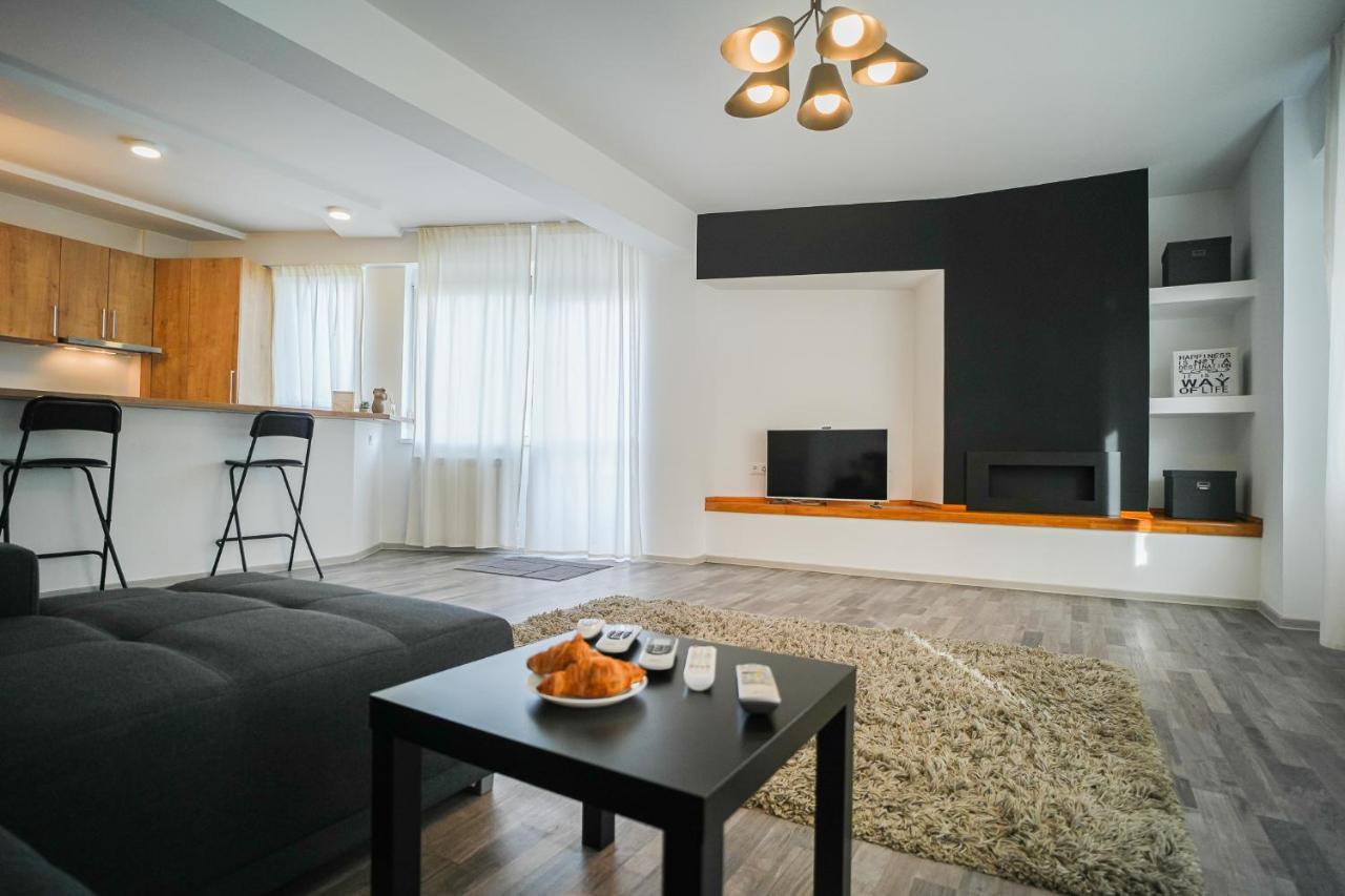 Penthouse With Huge Rooftop & Amazing City View Бухарест Екстер'єр фото